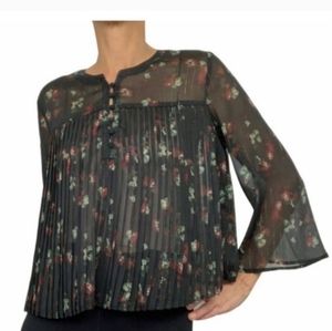 Avec les Filles Women's floral Pleated Blouse. Size S